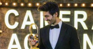 Kartik Aaryan Wins Best Actor Award for Sonu Ke Titu Ki Sweety at Zee Cine Awards 2019