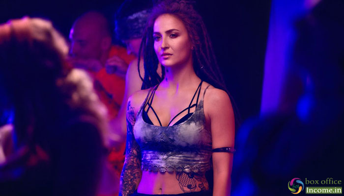 Elli AvrRam Open Up About her Grunge Look in Malang