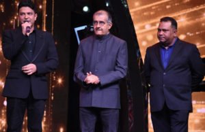 Bhushan Kumar promises Indian Idol 11 winner Sunny Hindustani a T-Series single! Bhushan Kumar promises Indian Idol 11 winner Sunny Hindustani a T-Series single!