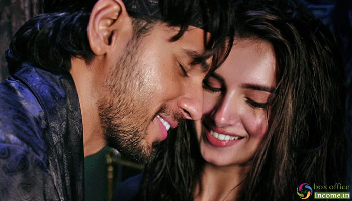 Sidharth Malhotra and Tara Sutaria's Electrifying Chemistry in Masakali 2.0 is Unmissable!