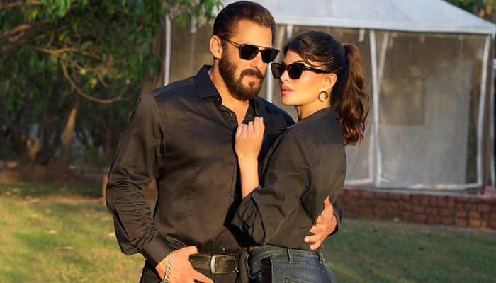 Salman Khan and Jacqueline Fernandez's Love Anthem 'Tere Bina' OUT NOW!