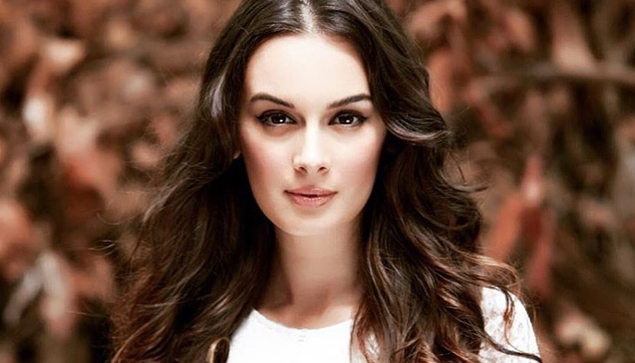 Evelyn Sharma once again shows us how to be a True Achiever!