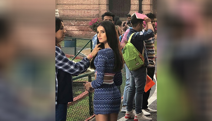 Tara Sutaria shares a throwback picture from the sets of 'Student of the Year 2'