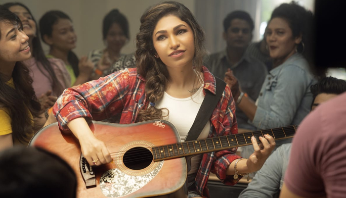 Tulsi Kumar learns to play the guitar for her rock ballad 'Tanhaai'