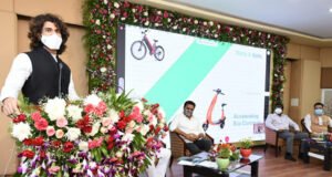 Actor Vijay Deverakonda invests in Electric Mobility