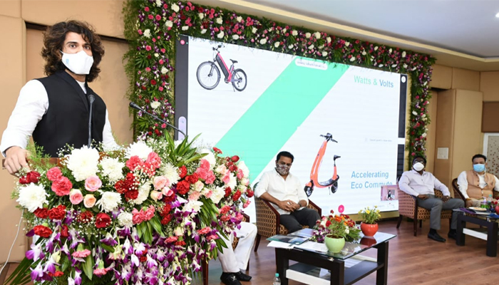 Actor Vijay Deverakonda invests in Electric Mobility