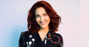 Elli AvrRam Relives her Childhood Memories as She Rides a Horse in the Deserts of Dubai