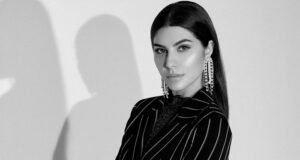 Iranian beauty Elnaaz Norouzi trends on Giphy, clocks 45 million views post launch!