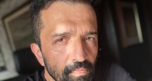 Fashion Photographer Atul Kasbekar lauds the spirit of COVID Warriors of India with a beautiful Monochromatic Photoshoot