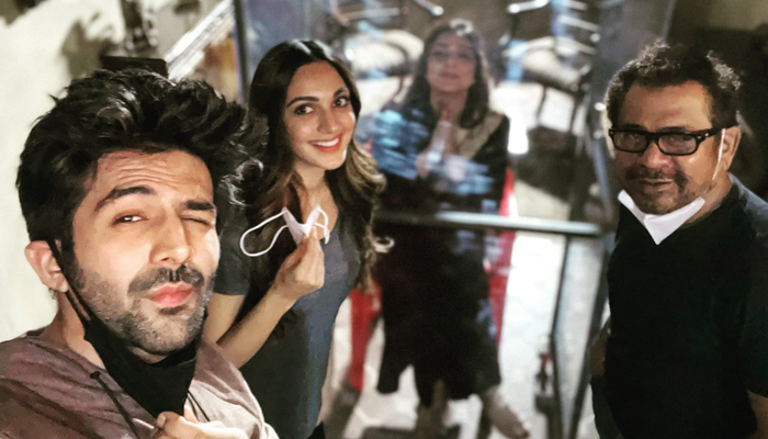 Kartik Aaryan welcomes Tabu back on the sets of Bhool Bhulaiyaa 2 with a quirky post