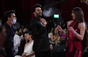 Maniesh Paul adds zing and life at the Filmfare Awards 2021 with his vibrant energy