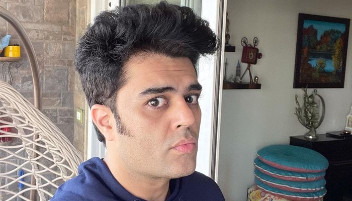 Maniesh Paul sports a clean shaven look after a long time; Asks fans for reviews!