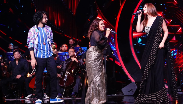 Indian Idol 12: Neha Kakkar and Dhvani Bhanushali's impromptu performance on Dilbar sets Stage on Fire!