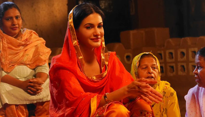 Amyra Dastur transforms into a 'Punjabi Girl' for the Romantic Song 'Pind Khali Lagda'
