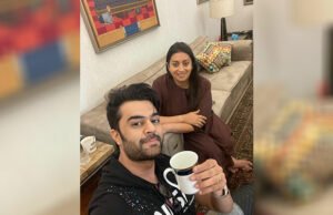 Maniesh Paul visits Smriti Irani's house, 'Thanks her for the Kaadha instead of Chai'