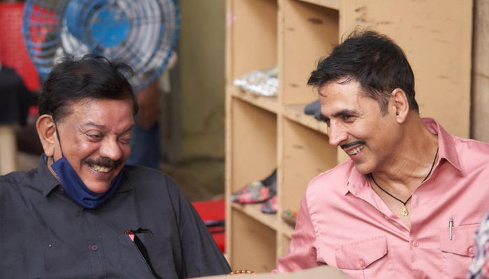 Akshay Kumar shares a happy picture with director Priyadarshan; Duo discuss their next film!