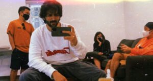 Kartik Aaryan gives a sneak peek into his new look, leaving netizens wondering