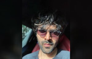 Kartik Aaryan turns up the heat on Instagram with his latest selfie; Take a look!