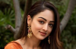 Defining elegance and grace, Sandeepa Dhar celebrates Handloom Day with six yards of panache Defining elegance and grace, Sandeepa Dhar celebrates Handloom Day with six yards of panache
