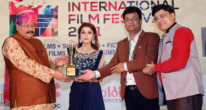 Arushi Nishank Bags 'Role Model of the Youth' Award at the 6th Dehradun International Film Festival!