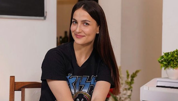 Elli AvrRam celebrates her spectacular 10 year journey in the country of dreams, India!