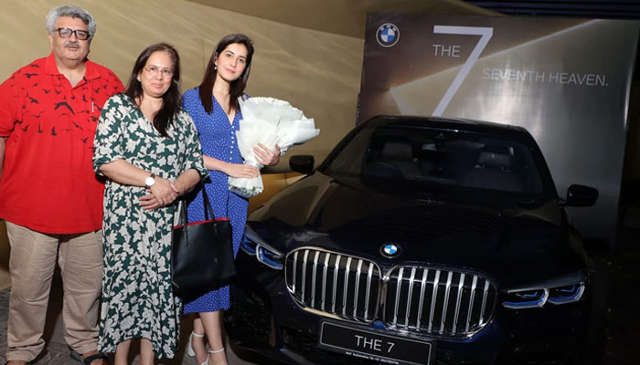 On Mother's day, Raashii Khanna gifts the premium BMW 7 series to her mother - Deets Inside!