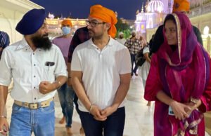 Aamir Khan visits Golden Temple in Amritsar to seek blessings for Laal Singh Chaddha! Aamir Khan visits Golden Temple in Amritsar to seek blessings for Laal Singh Chaddha!