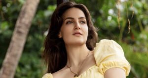 Elli AvrRam receives a warm surprise from her fan on her birthday - Watch Video