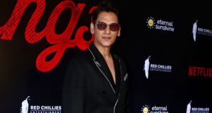 Vijay Varma hosts special screening for friends and family ahead of Darlings release!