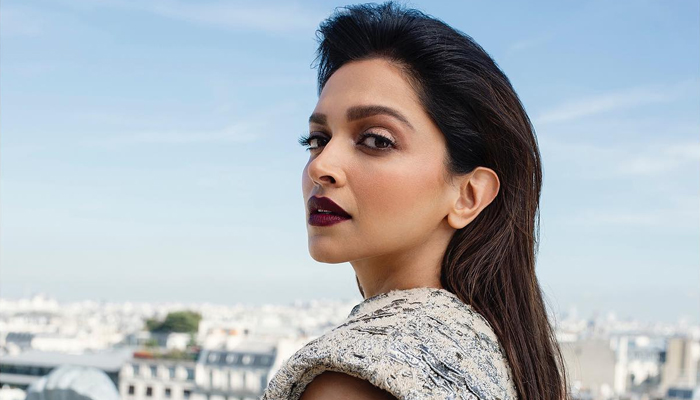 Deepika Padukone to reveal a Surprise for fans on completing 15 years in Bollywood
