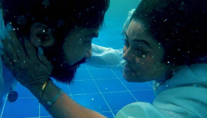 Sachet-Parampara shoot an underwater scene for 'Malang Sajna' - Watch Video