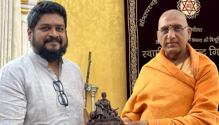 Adipurush Director Om Raut Seeks Blessings Of Acharya Swami Avdheshanand Giri
