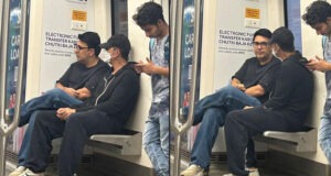 Akshay Kumar travels by a metro train, and leaves fans charmed with his humility