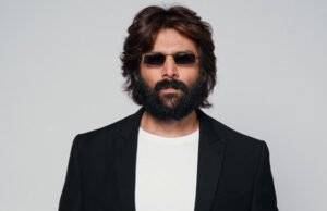 Kartik Aaryan Signing A Little Fan’s T-Shirt Is The Cutest Thing On Internet – Watch Video Kartik Aaryan Signing A Little Fan's T-Shirt Is The Cutest Thing On Internet - Watch Video