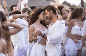 War 2: Hrithik Roshan and Kiara Advani’s First Look from ‘Aavan Jaavan’ Is All About Romance and Style – See Pic War 2: Hrithik Roshan and Kiara Advani's First Look from 'Aavan Jaavan' Is All About Romance and Style - See Pic