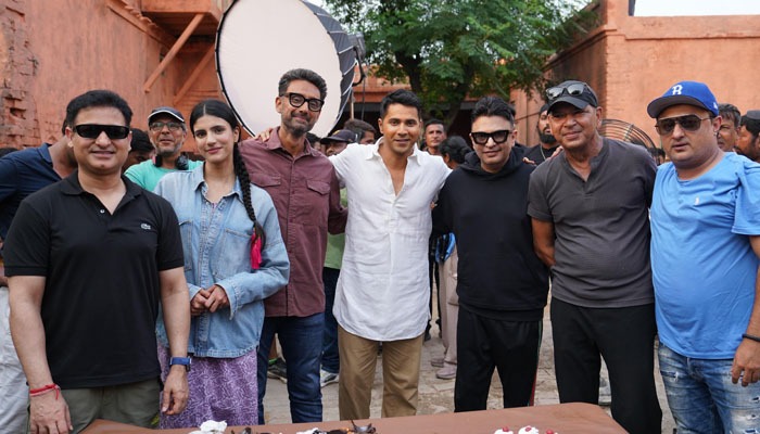 Varun Dhawan Wraps Up Shoot for Border 2; Team Visits Golden Temple to Seek Blessings Ahead of Final Schedule