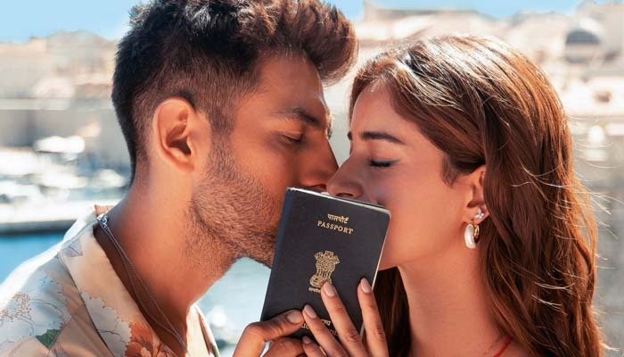 Mark the Dates! Tu Meri Main Tera Main Tera Tu Meri First Look on Ananya’s Birthday, Trailer on Kartik’s, and Release on New Year’s Eve