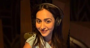 Rakul Preet Singh gives a glimpse of her dubbing session for 'Pati Patni Aur Woh Do'