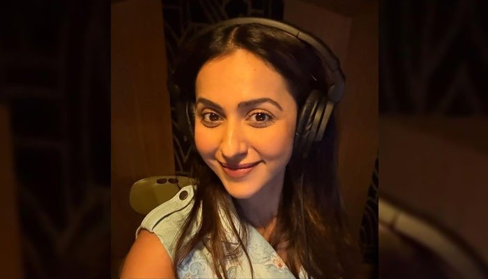 Rakul Preet Singh gives a glimpse of her dubbing session for 'Pati Patni Aur Woh Do'