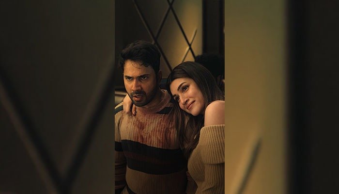 Ahead of the Uncut Original Version of Obession's Premiere, Varun Dhawan and Kriti Sanon Recreate the Film's Iconic Scene